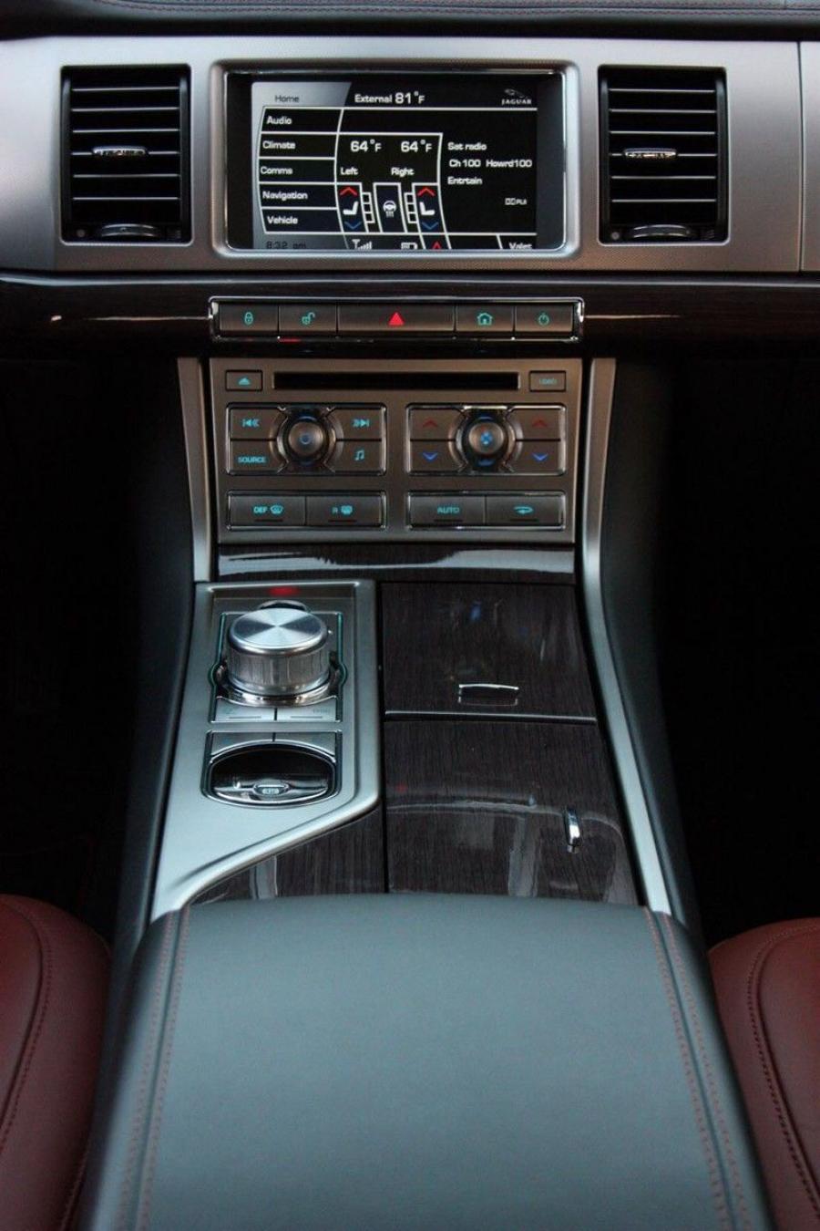  Jaguar XF Supercharged 2009 года  (фото 34 из 44)